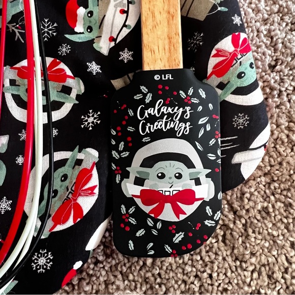 Grogu Holiday Kitchen 3 Piece Set - Picture 2 of 3